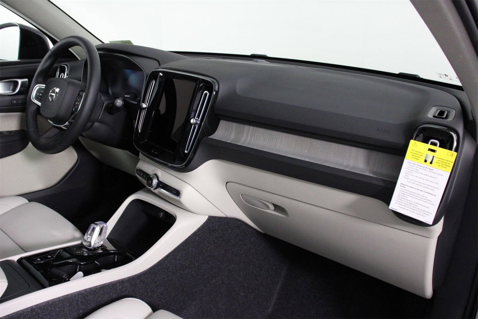 New 2026 Volvo XC40 B5 Plus w/ Protection Package Premier image 9