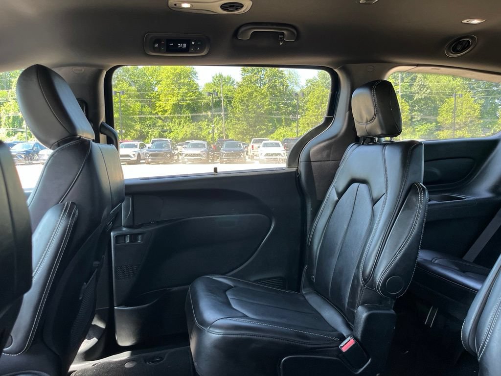 Used 2025 Chrysler Pacifica Select FWD image 21