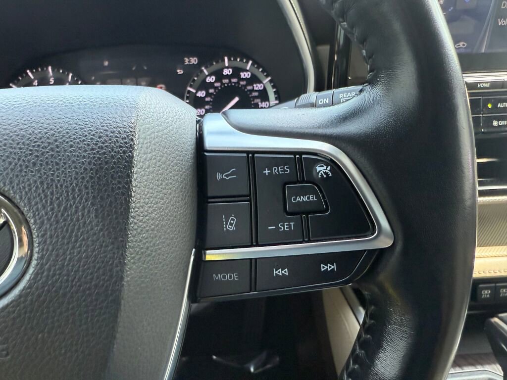 Used 2021 Toyota Highlander Platinum image 16