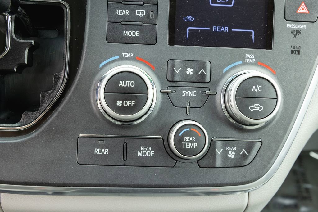 Used 2017 Toyota Sienna LE FWD image 20