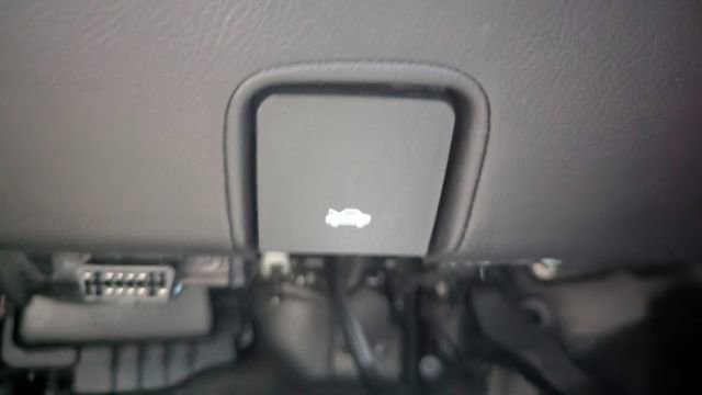 Used 2015 Cadillac Escalade Luxury image 36