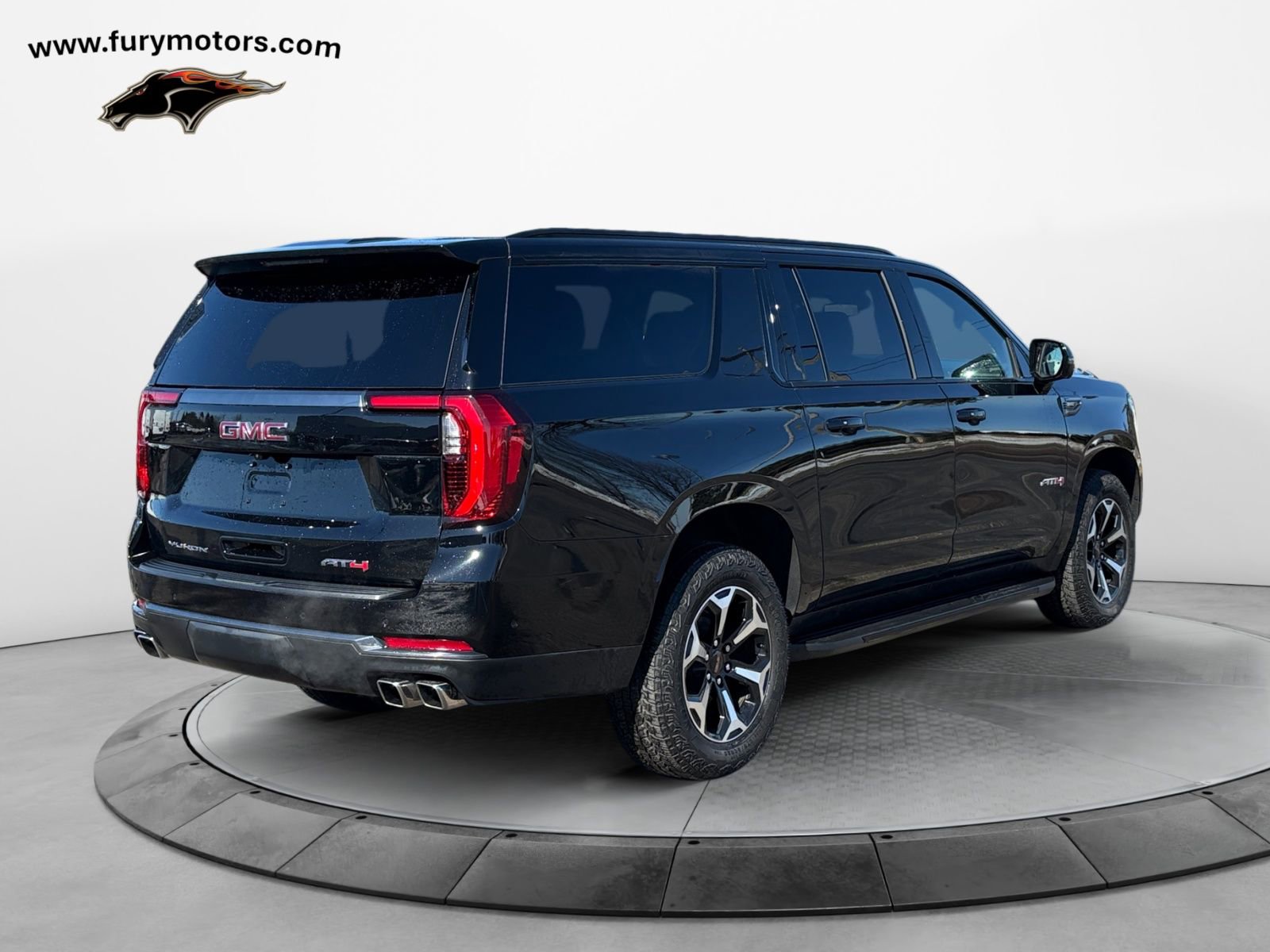 Used 2025 GMC Yukon XL AT4 image 3