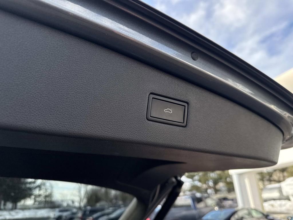 Used 2022 Volkswagen Tiguan SE image 8