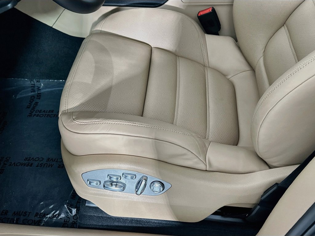 Certified 2026 Porsche Macan AWD/4WD image 22
