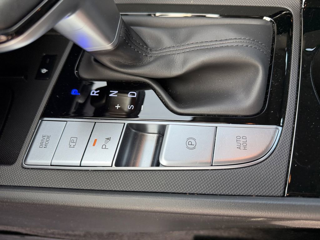 Used 2024 Hyundai Elantra Limited image 30