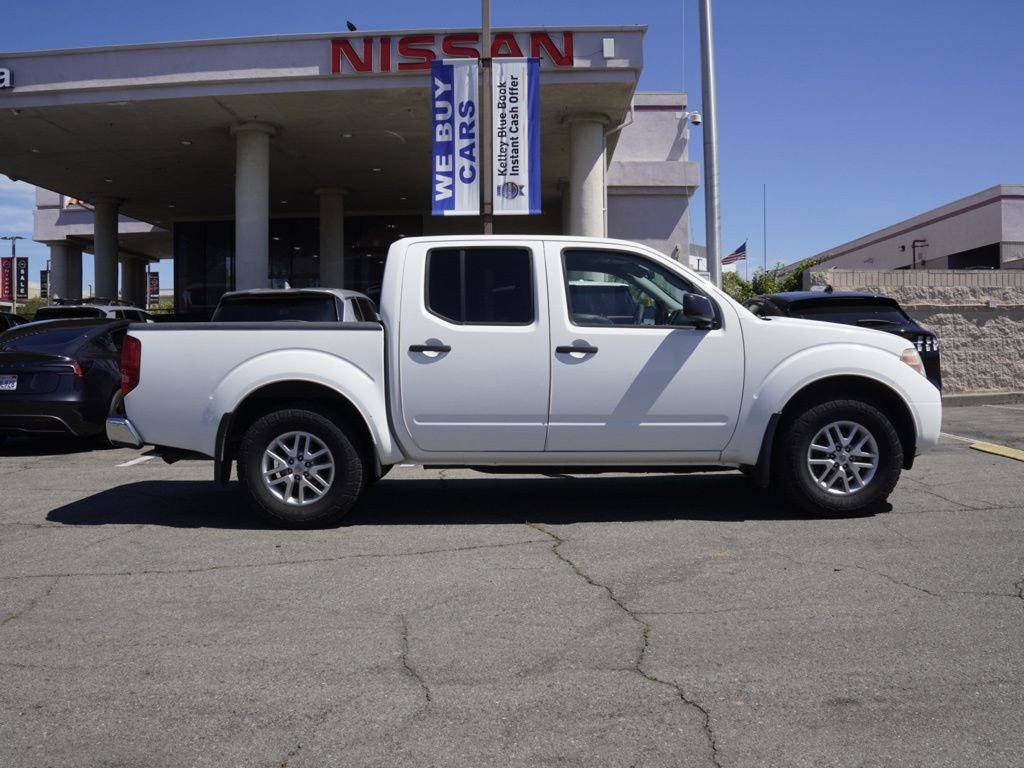 Used 2017 Nissan Frontier SV image 3