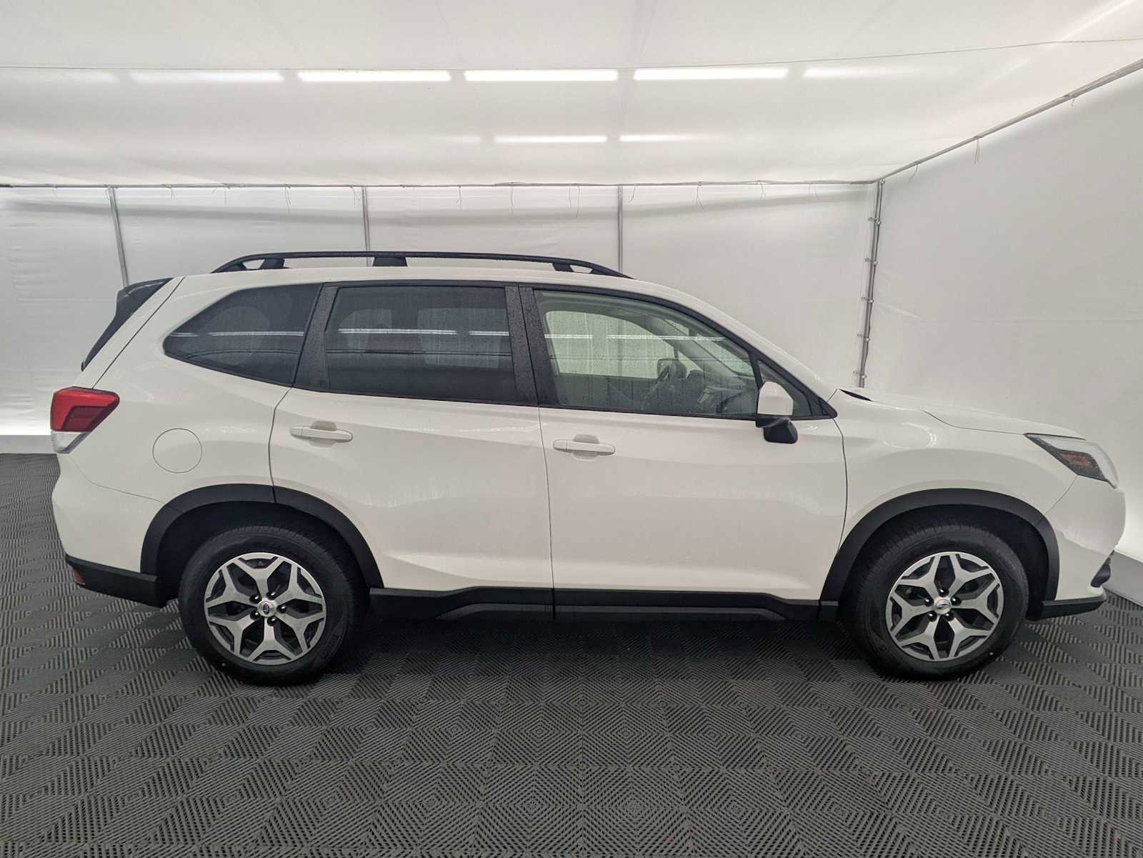 Used 2024 Subaru Forester Premium image 7