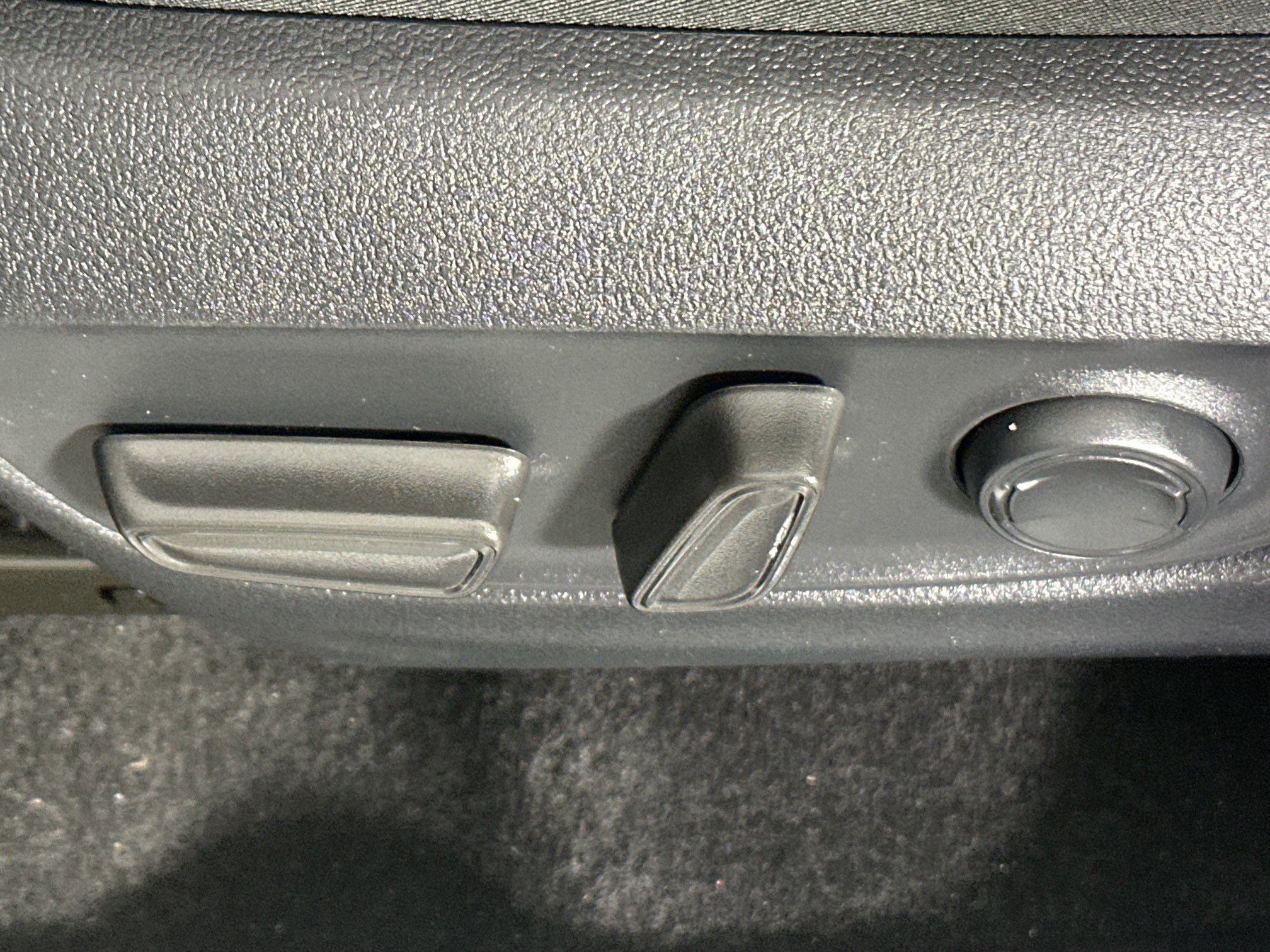 Used 2023 Toyota RAV4 XLE image 13