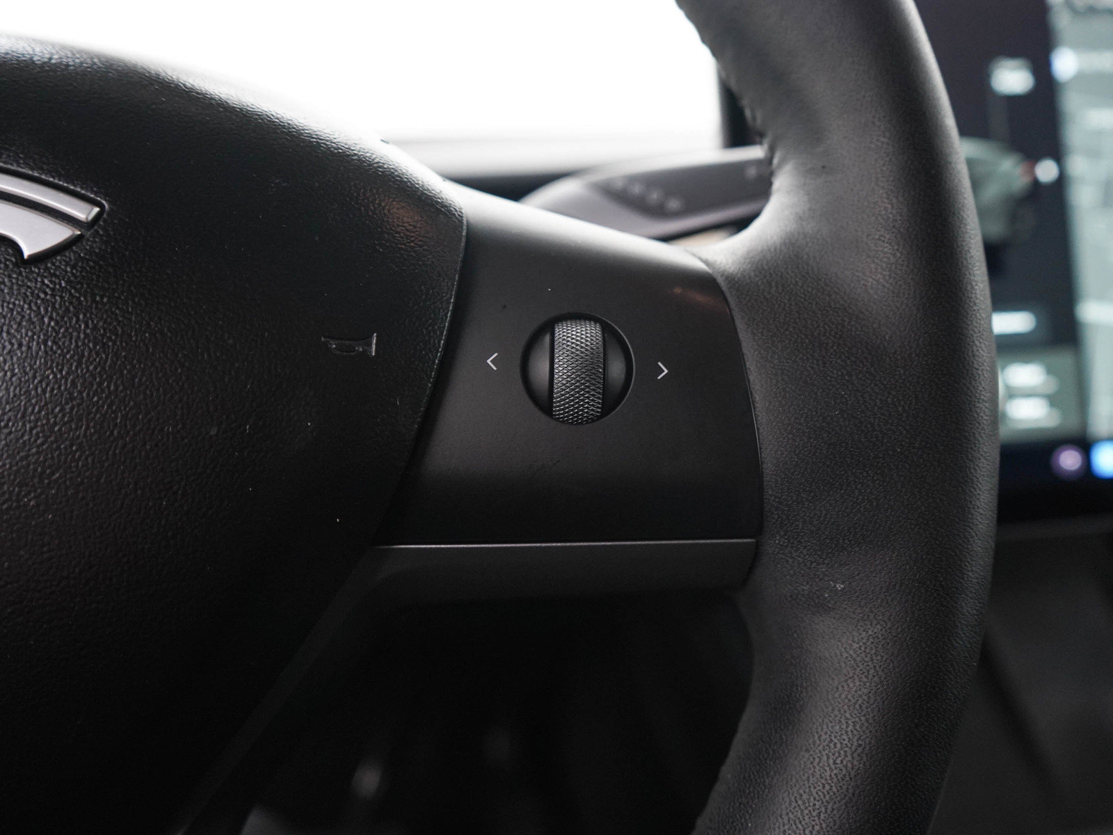 Used 2022 Tesla Model Y Long Range AWD/4WD image 25