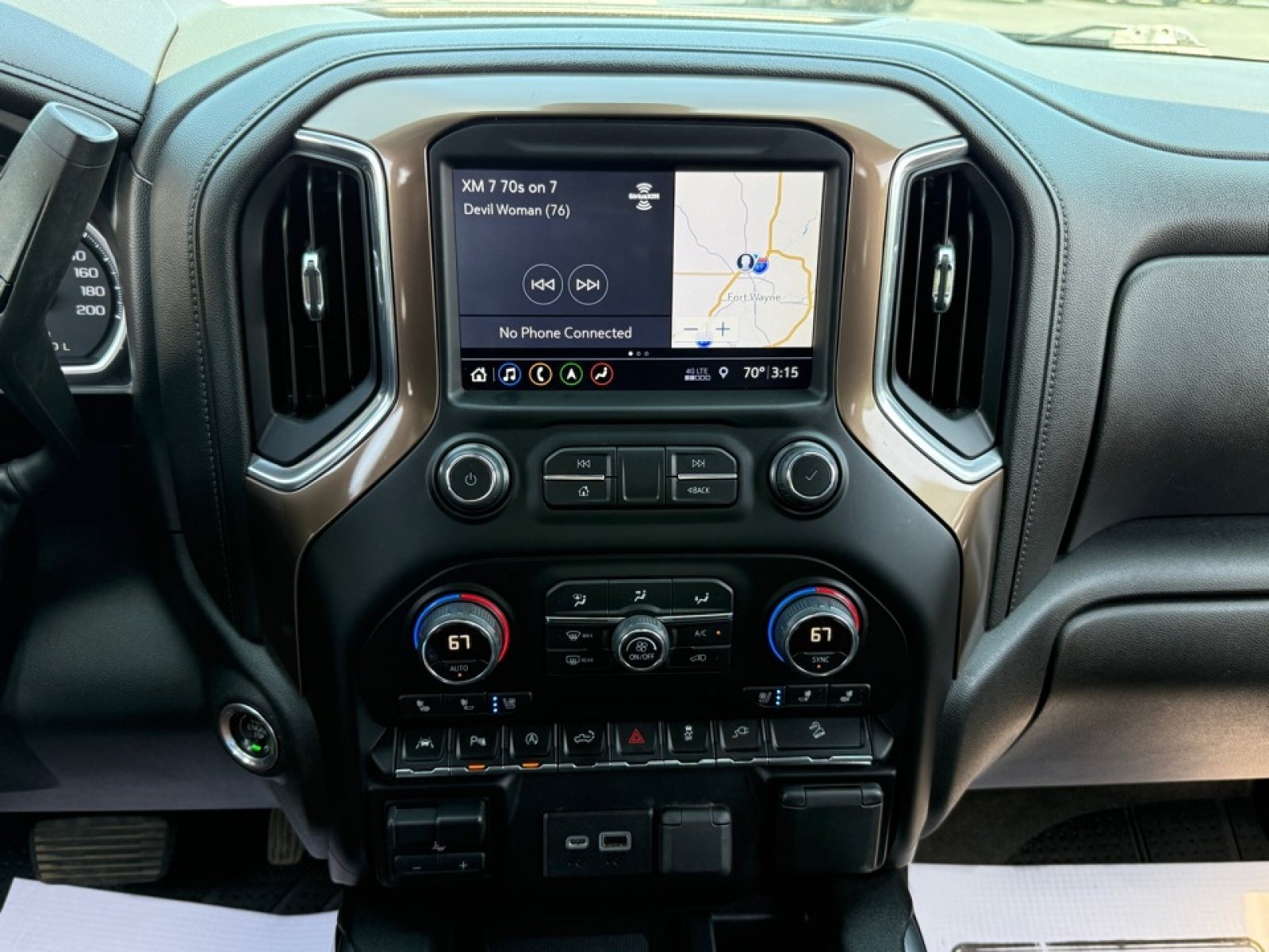Used 2019 Chevrolet Silverado 1500 High Country w/ Technology Package AWD/4WD image 13