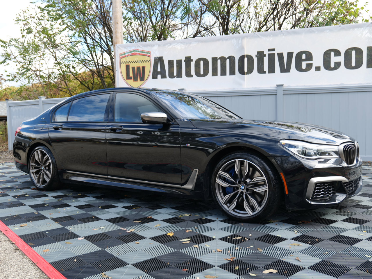 Used 2018 BMW M760i xDrive image 65