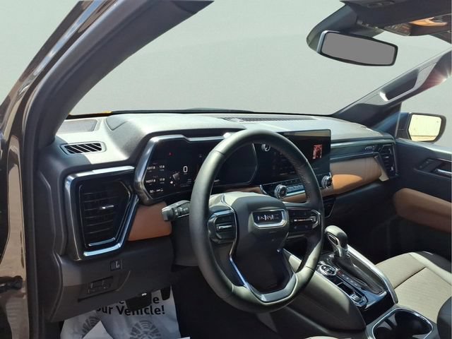 Used 2024 GMC Canyon AT4 w/ AT4 Premium Package AWD/4WD image 11