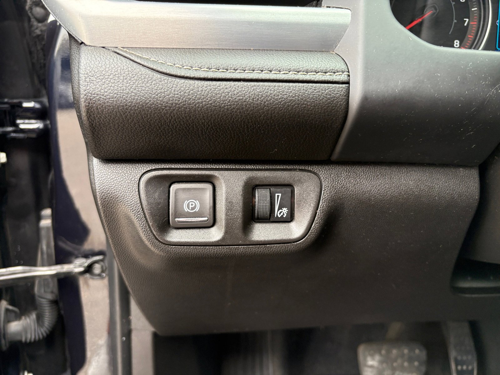 Used 2021 GMC Acadia SLE image 22