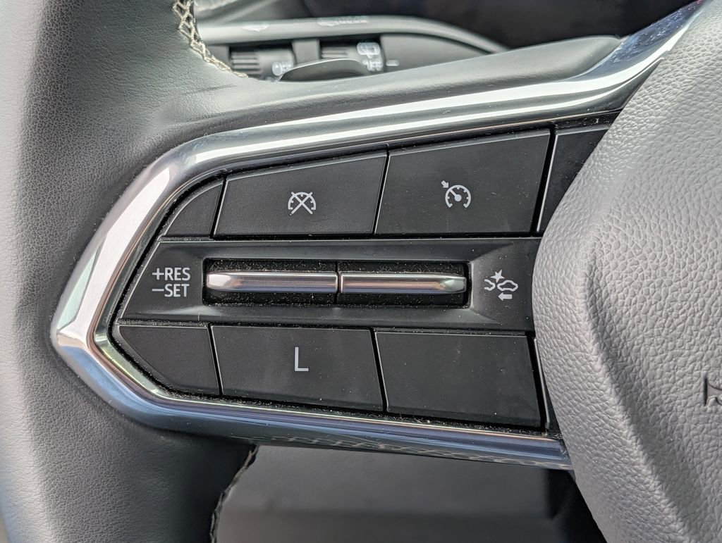 Used 2025 Chevrolet Traverse LT image 19