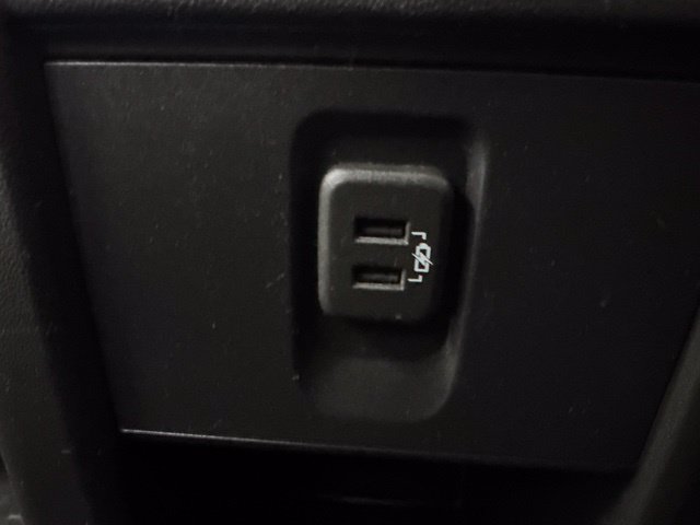 Used 2022 Chevrolet Traverse LT FWD image 25