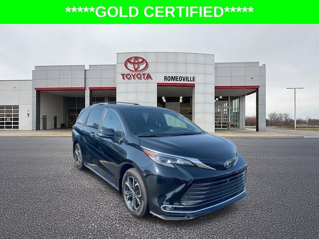 Certified 2025 Toyota Sienna Platinum AWD/4WD image 1