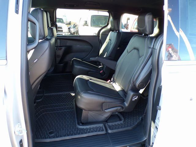 New 2026 Chrysler Voyager LX FWD image 10