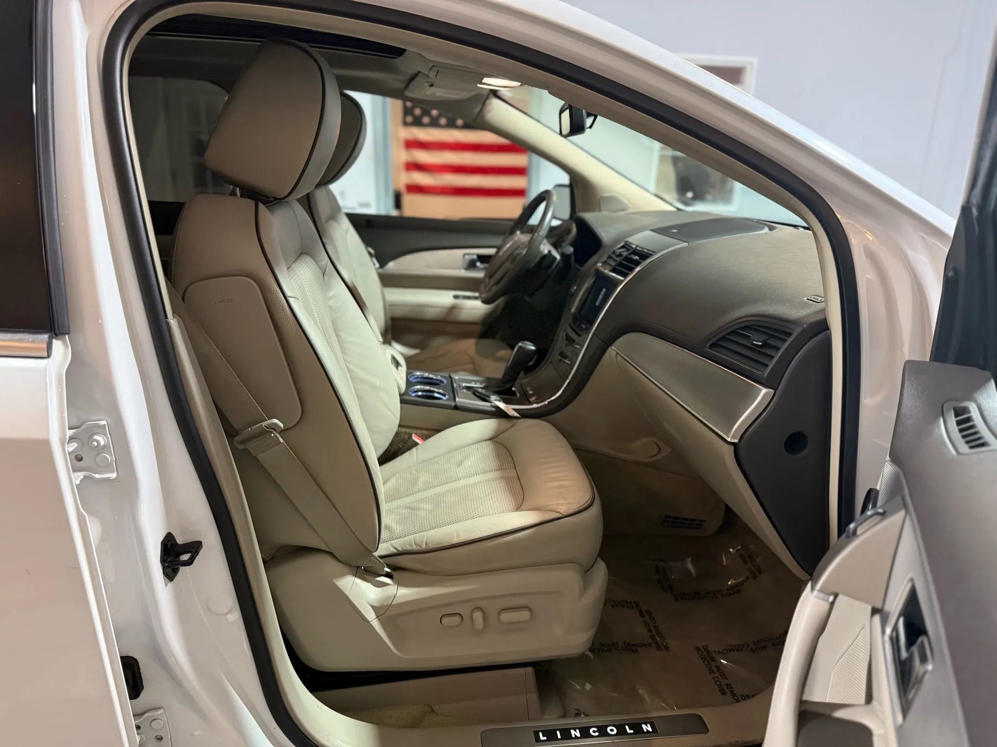 Used 2014 Lincoln MKX AWD w/ Equipment Group 102A image 19