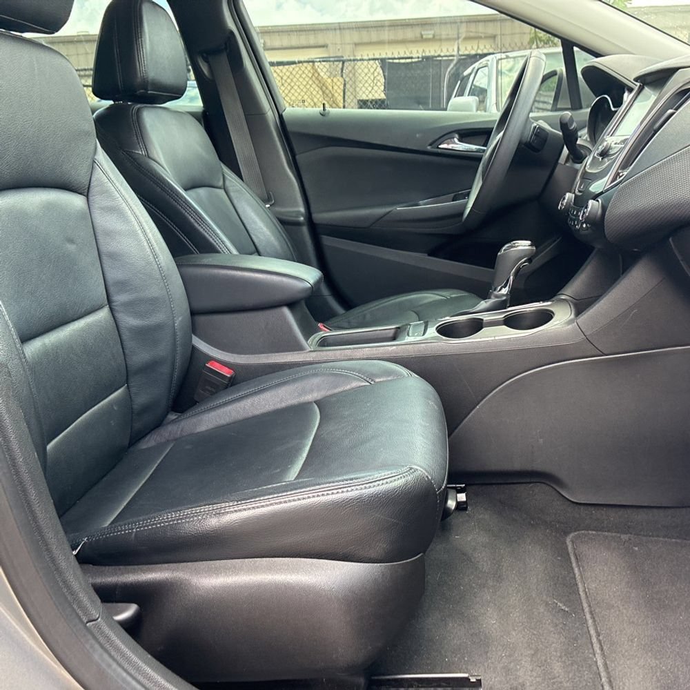 Used 2018 Chevrolet Cruze LT w/ Convenience Package FWD image 6
