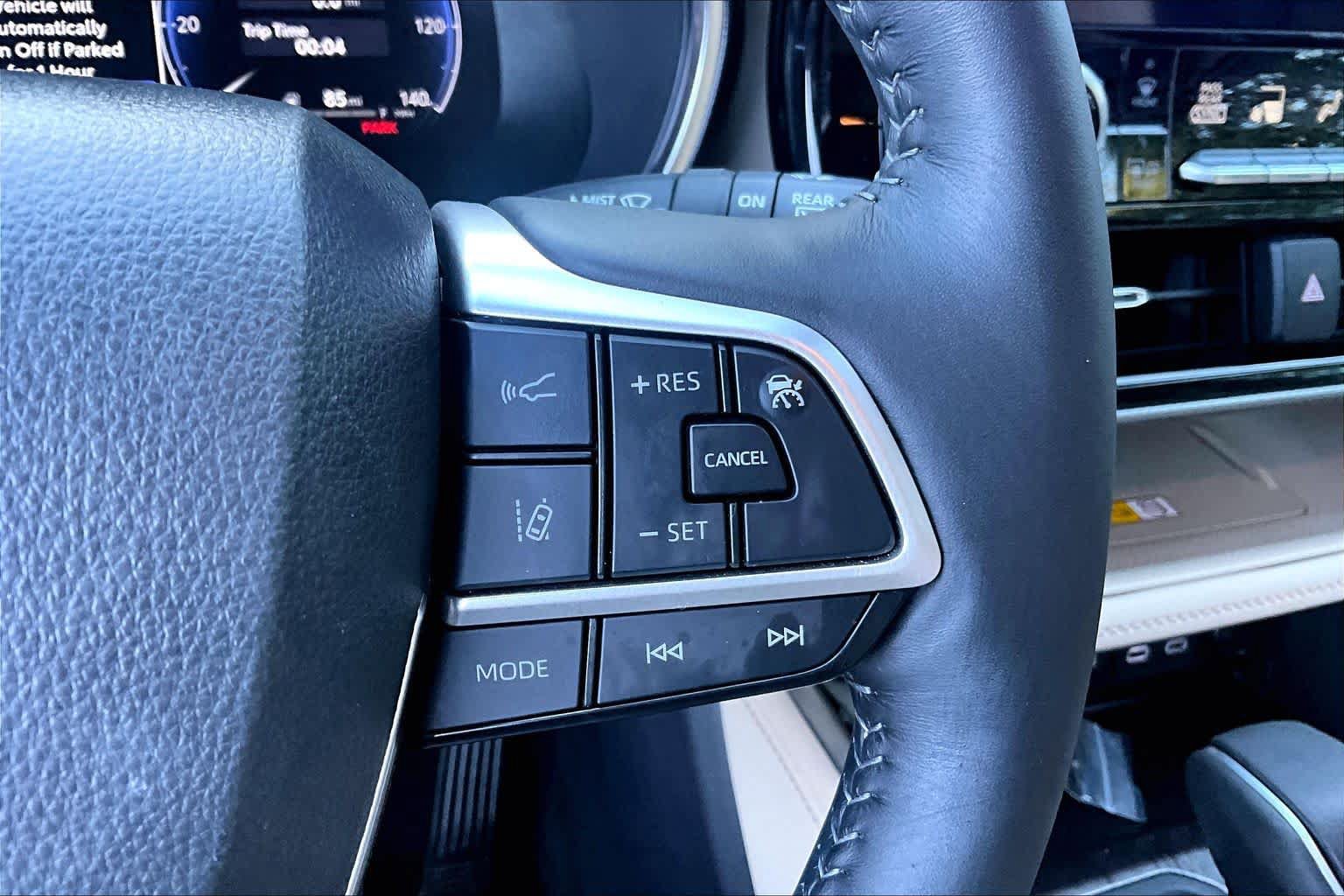 Used 2024 Toyota Highlander Platinum AWD/4WD image 23