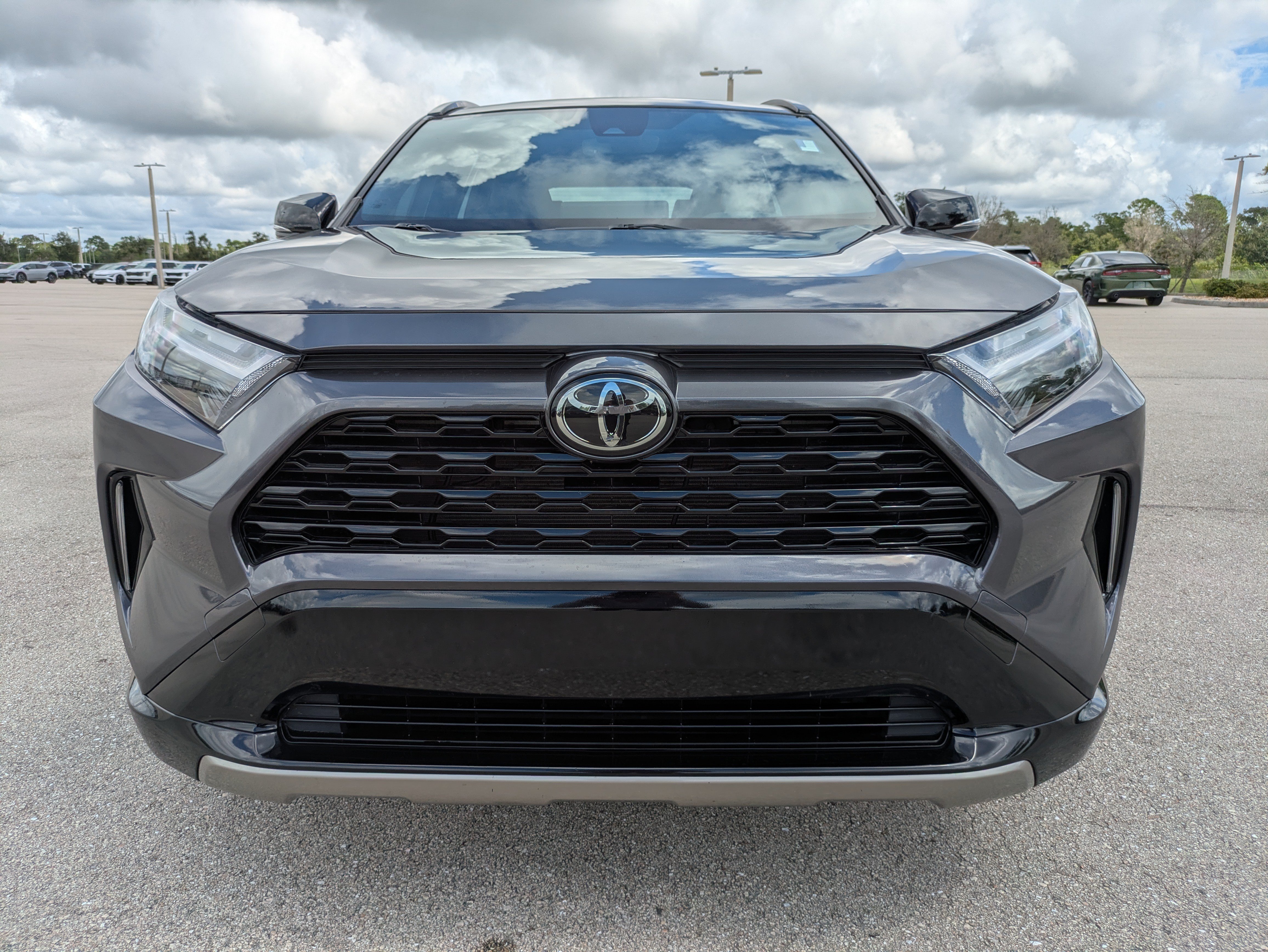Used 2025 Toyota RAV4 XSE AWD/4WD image 9