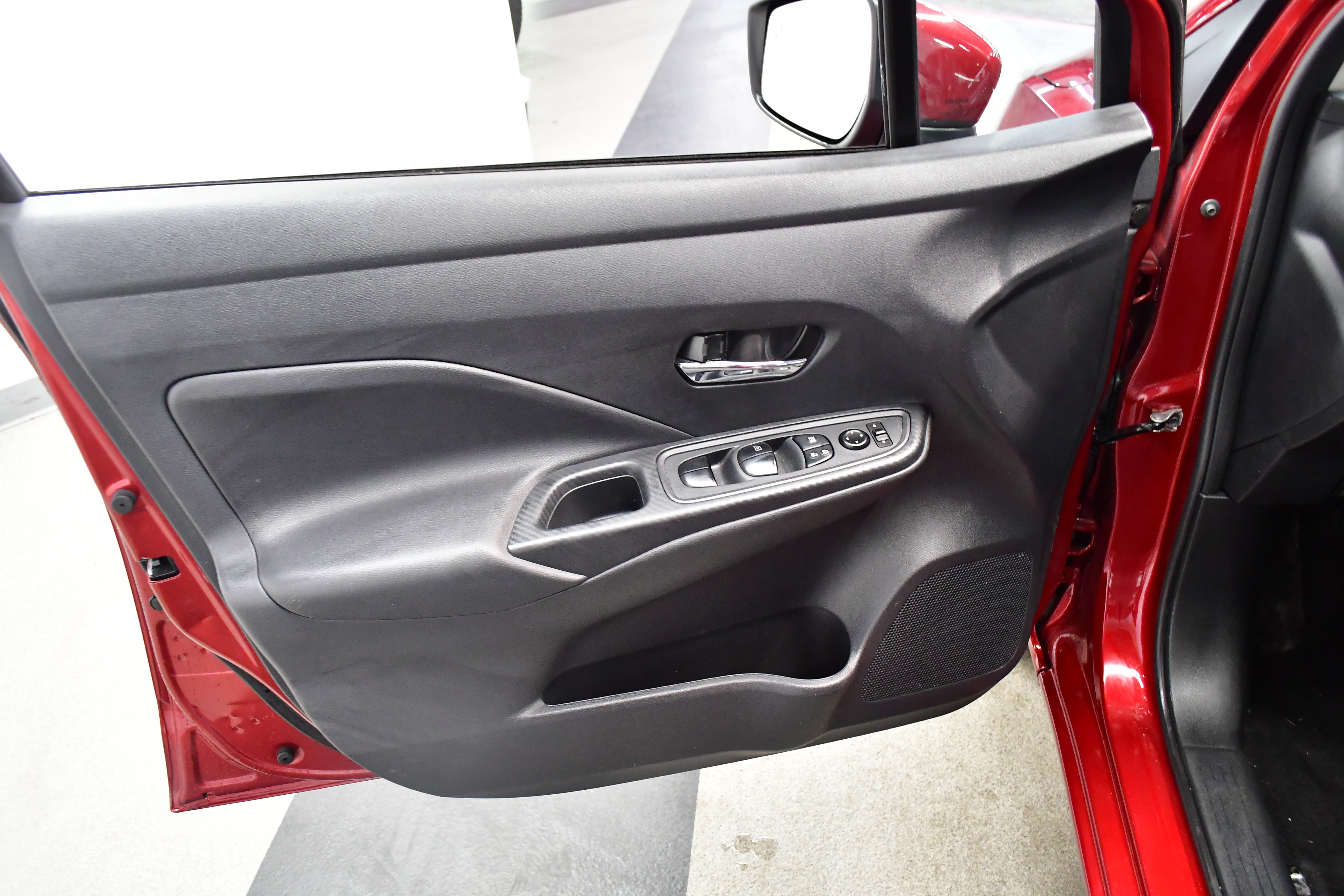 Used 2025 Nissan Versa SV FWD image 16