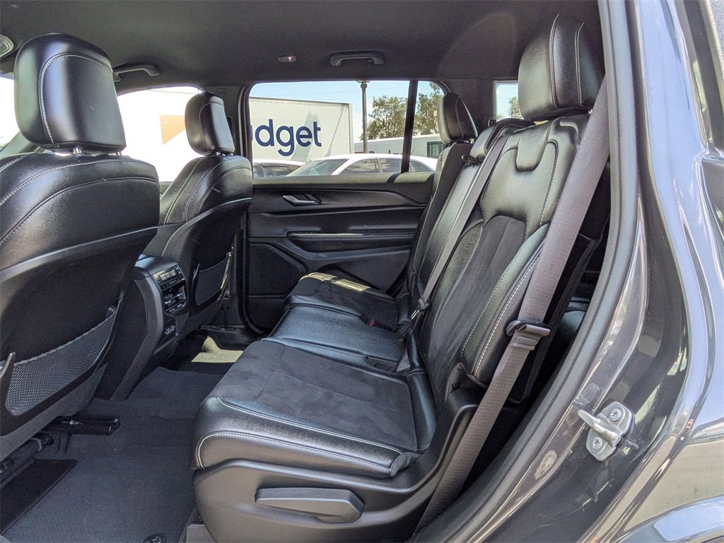 Used 2024 Jeep Grand Cherokee L Laredo image 29