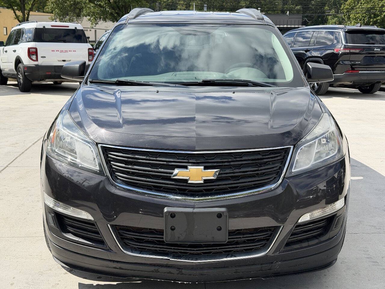 Used 2016 Chevrolet Traverse LS FWD image 3
