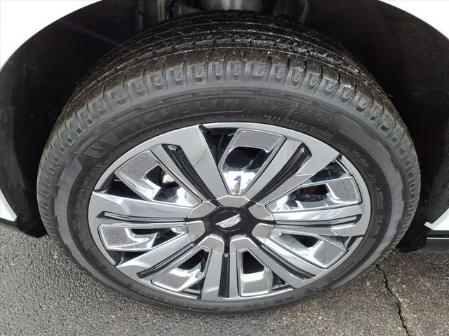 Certified 2025 Cadillac Escalade IQ Luxury 2 w/ LPO, Radiant Package image 12