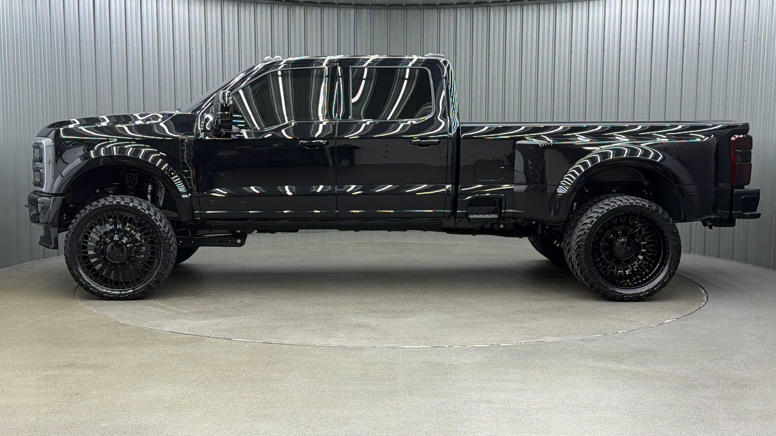 Used 2026 Ford F450 Platinum w/ Platinum Plus Package image 2