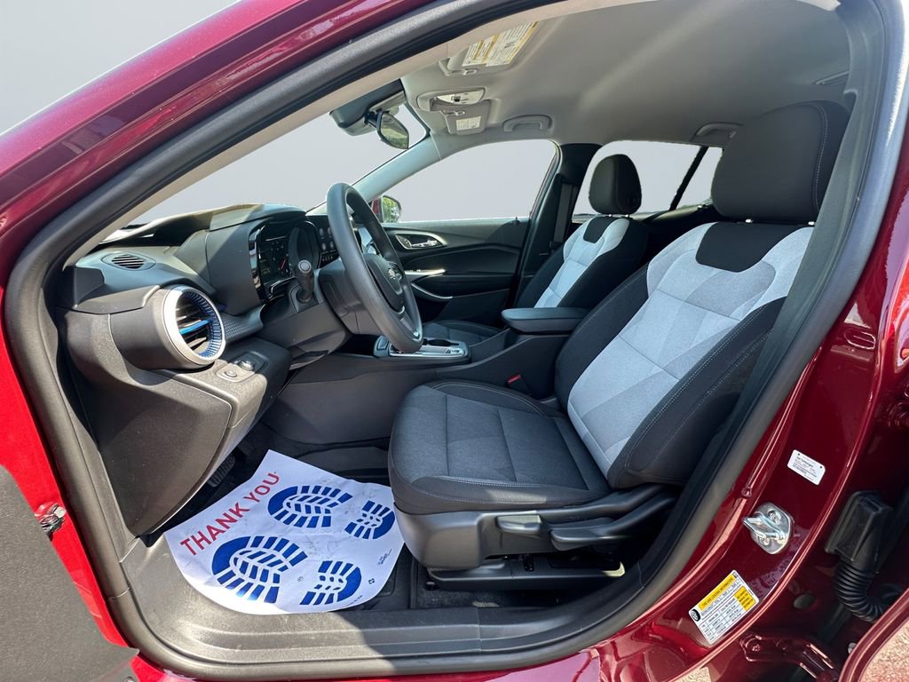 Certified 2025 Chevrolet Trax LS w/ LS Convenience Package image 9