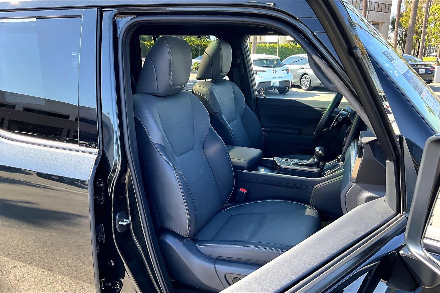 Used 2024 Lexus GX 550 w/ Accessory Package (Z1) AWD/4WD image 8