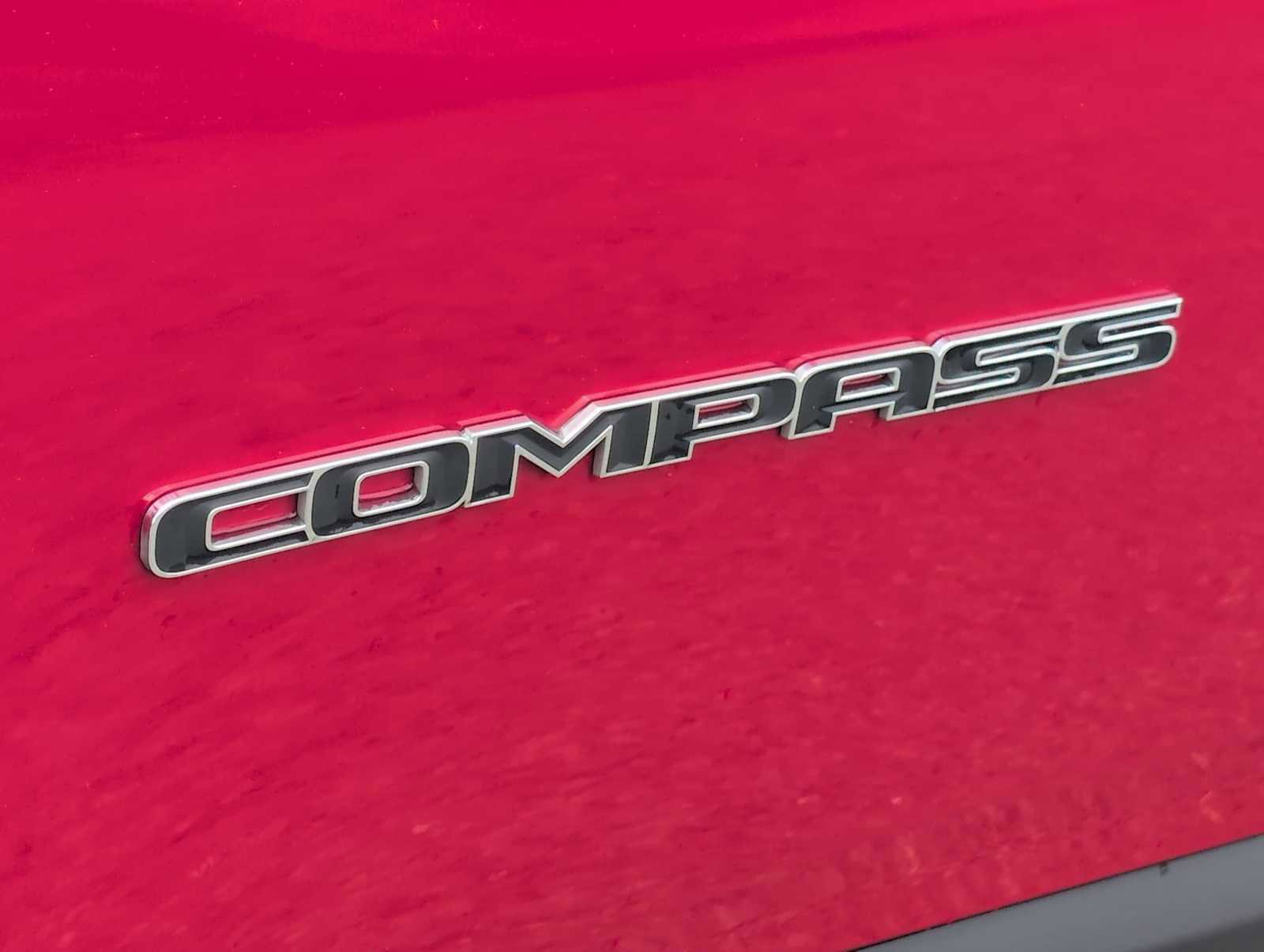 Used 2025 Jeep Compass Latitude AWD/4WD image 13