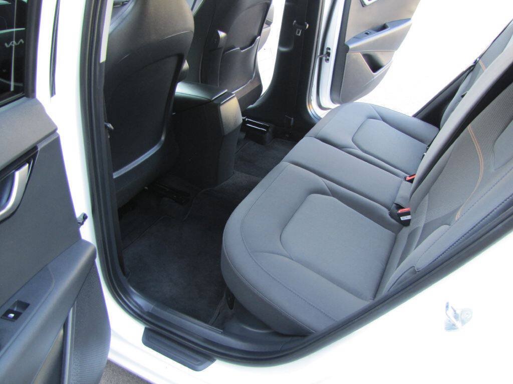 Used 2024 Kia Niro LX FWD image 26