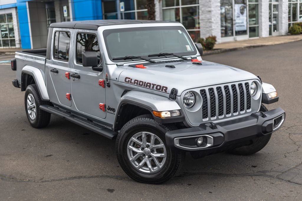 Used 2023 Jeep Gladiator Sport image 2