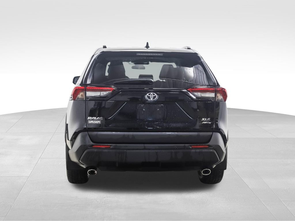 Used 2023 Toyota RAV4 XLE Premium image 4