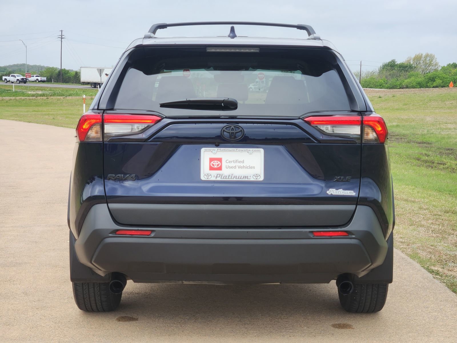 Used 2025 Toyota RAV4 XLE Premium FWD image 8