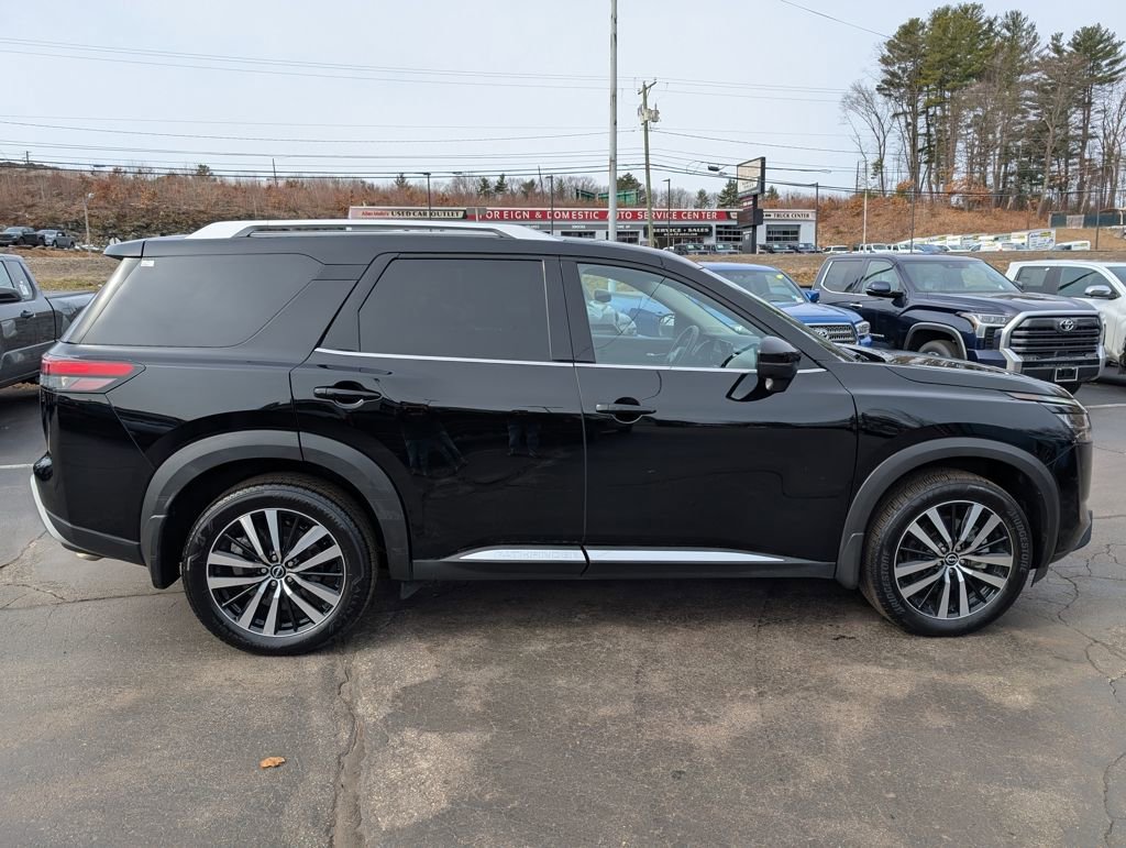 Used 2025 Nissan Pathfinder Platinum w/ Cargo Package AWD/4WD image 9