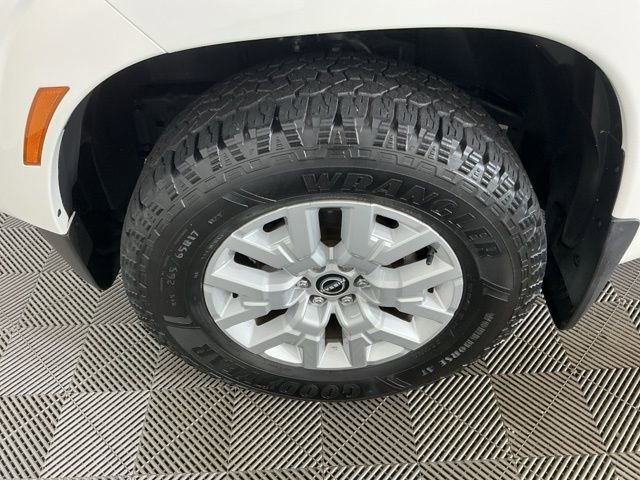 Used 2022 Nissan Frontier SV AWD/4WD image 27