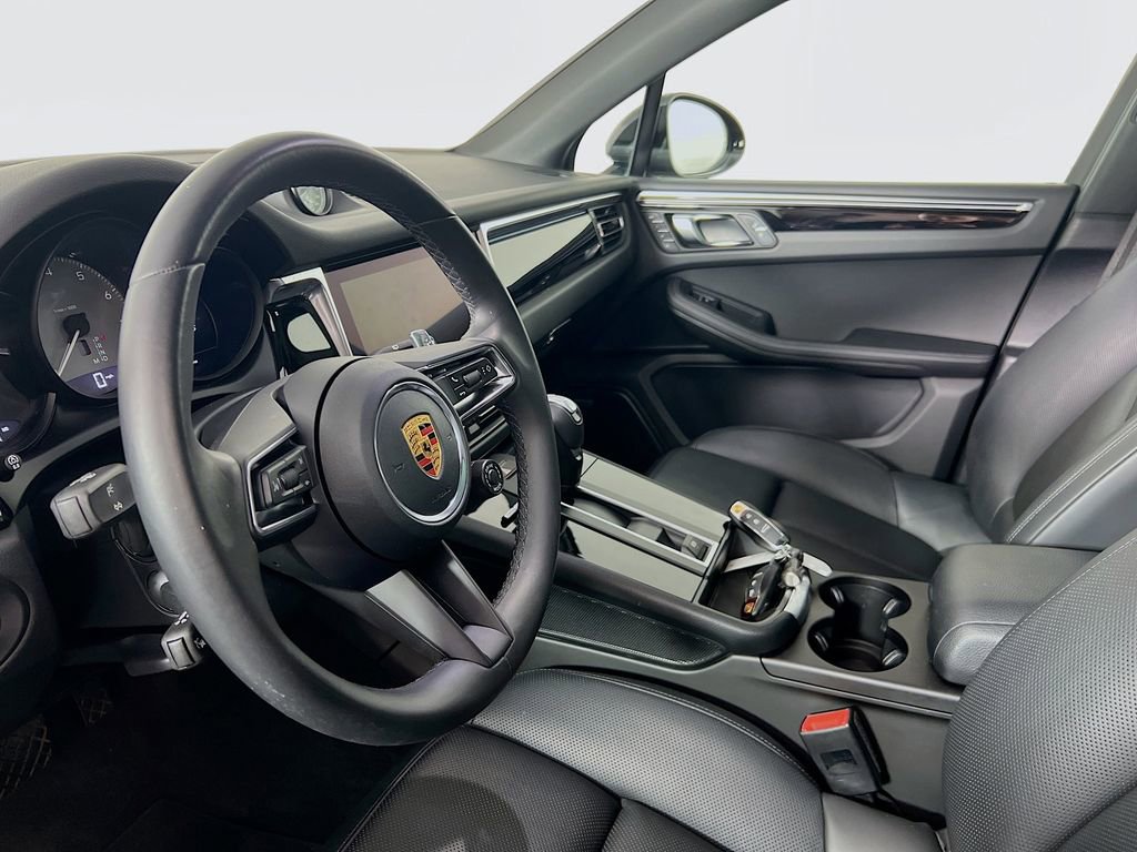Certified 2023 Porsche Macan S image 4
