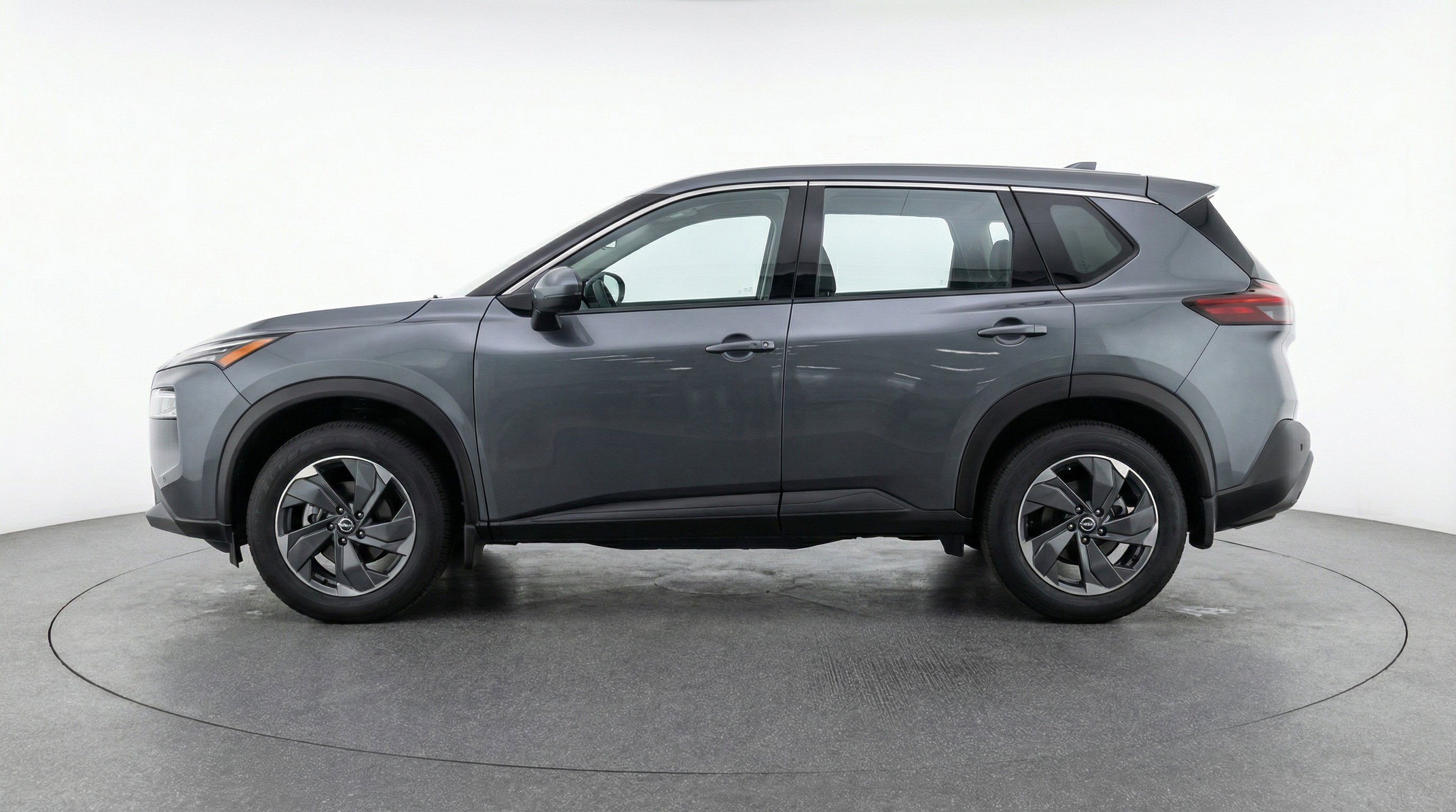Used 2025 Nissan Rogue SV image 5