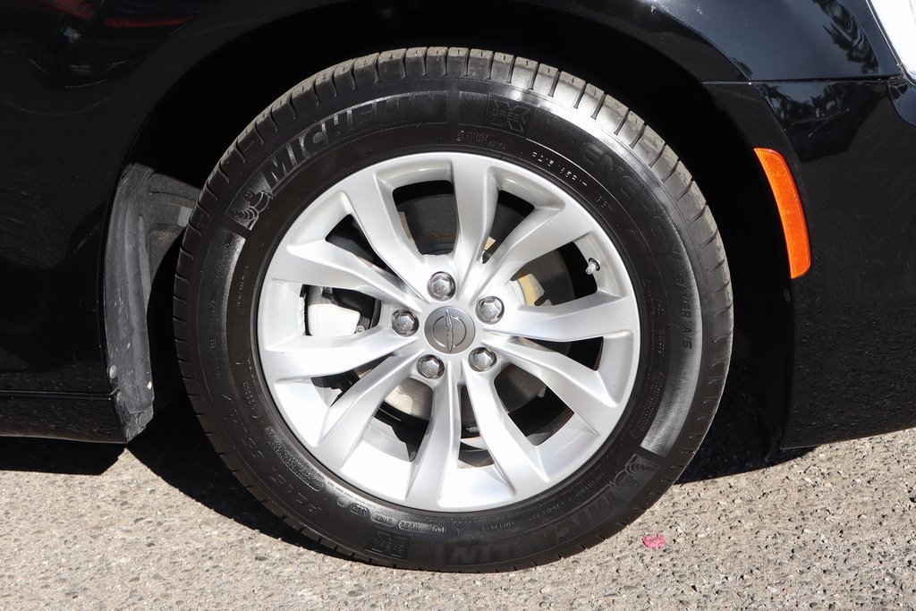 Used 2022 Chrysler 300 Touring image 44