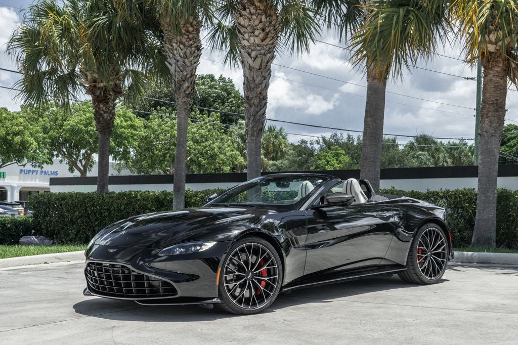 Used 2022 Aston Martin V8 Vantage Roadster RWD image 28