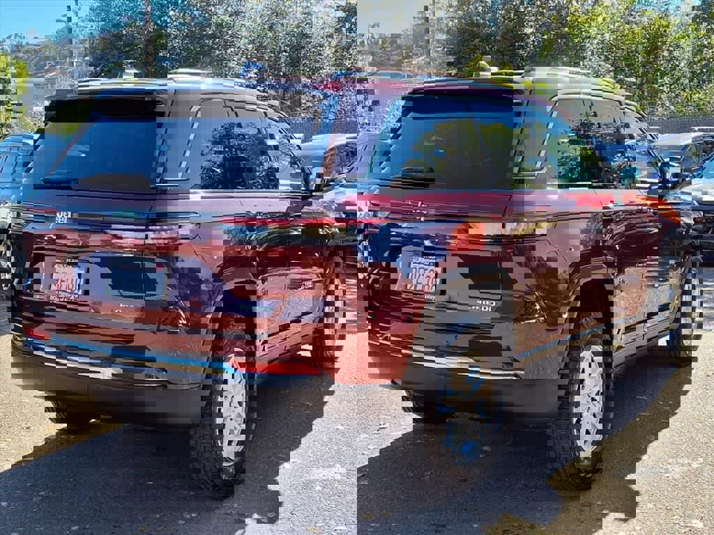 Used 2023 Jeep Grand Cherokee Laredo w/ Luxury Tech Group I image 5