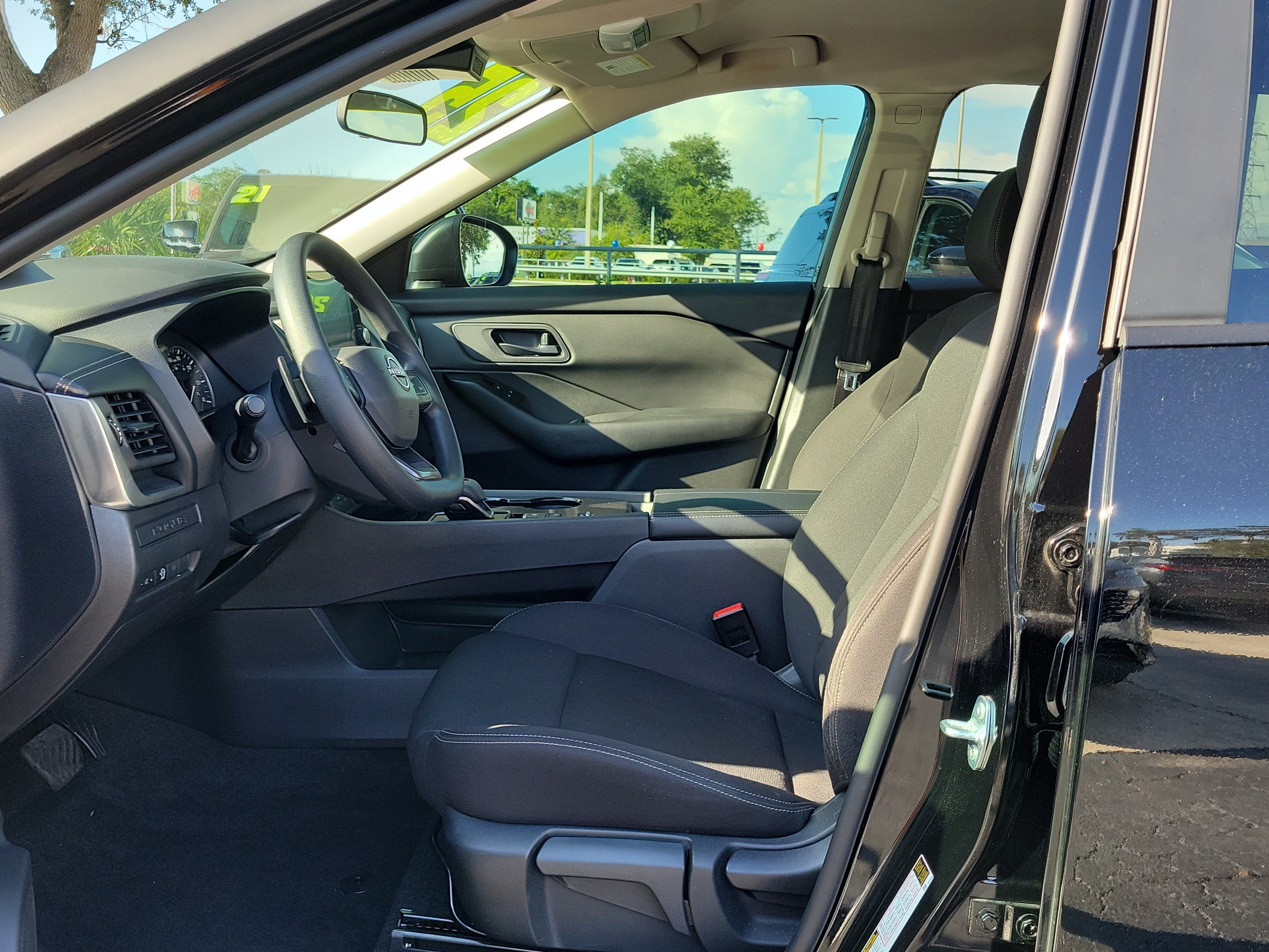 Certified 2025 Nissan Rogue S FWD image 17