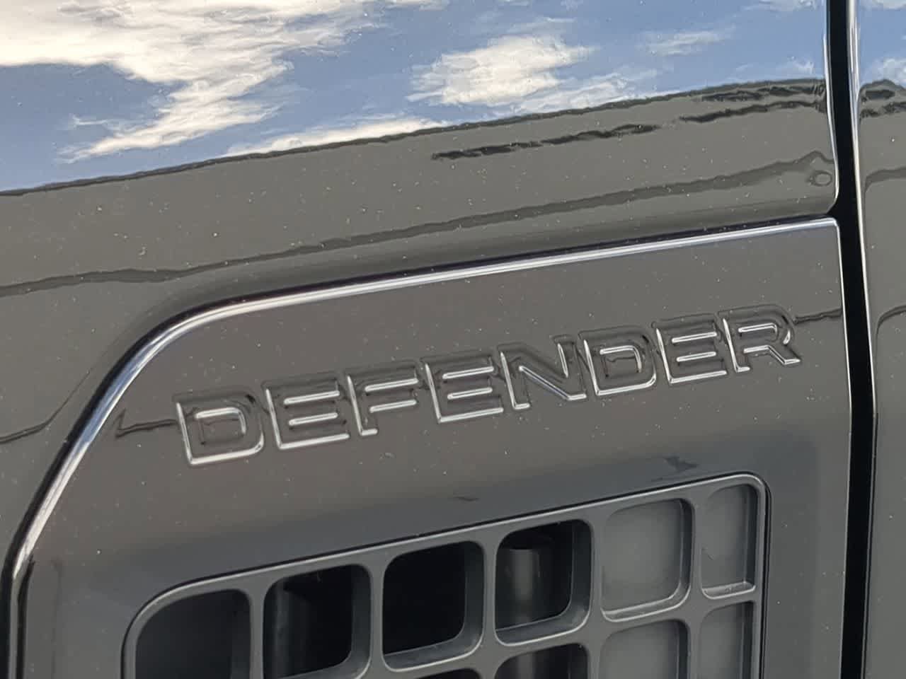 Used 2025 Land Rover Defender 110 S AWD/4WD image 13