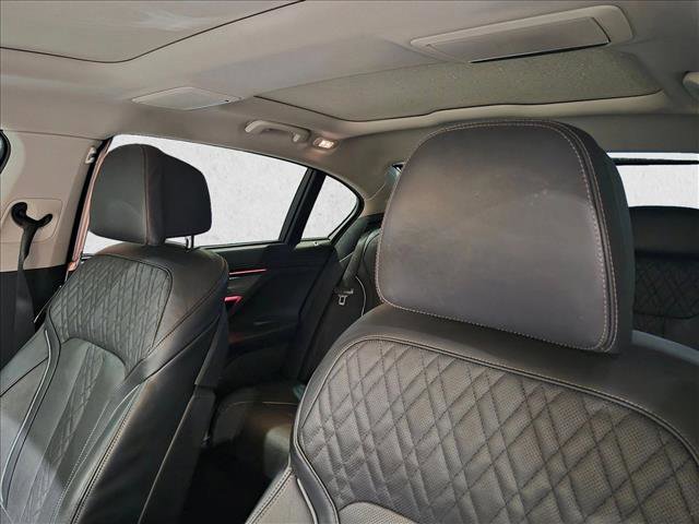Used 2022 BMW 740i w/ Premium Package RWD image 10
