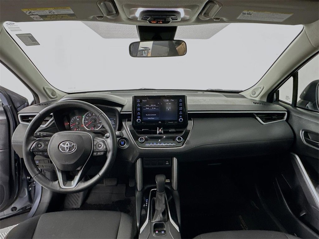 Used 2022 Toyota Corolla Cross LE image 3