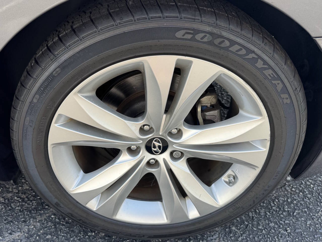 Used 2011 Hyundai Genesis 2.0T RWD image 19