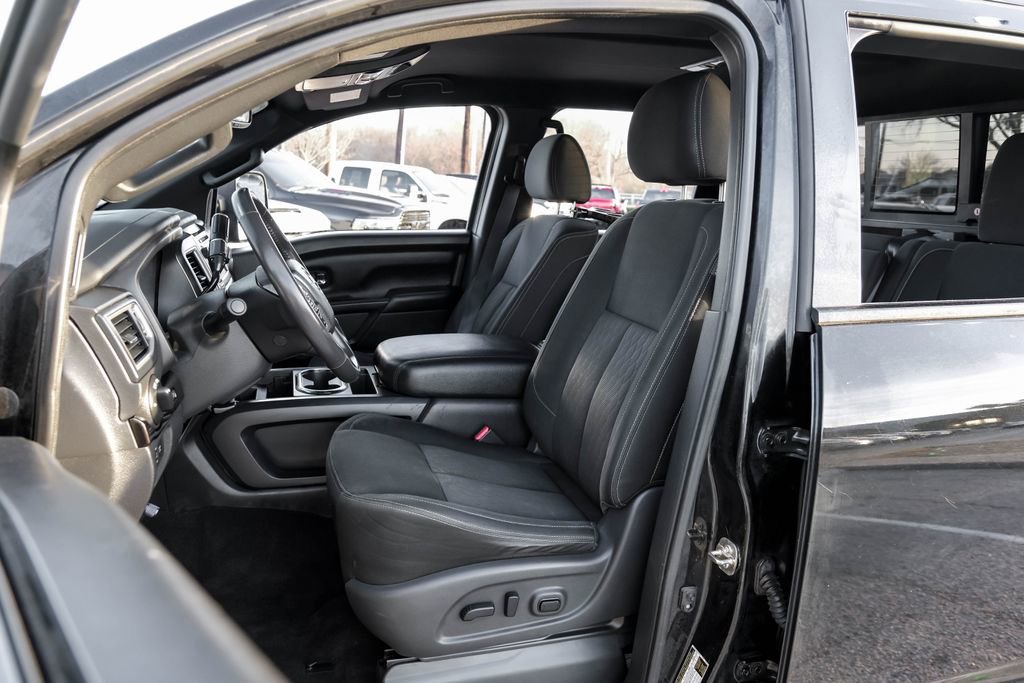 Used 2018 Nissan Titan SV w/ SV Convenience Package image 35